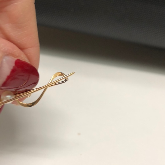 Gold Treble Clef pin with pearl - Picture 4 of 8